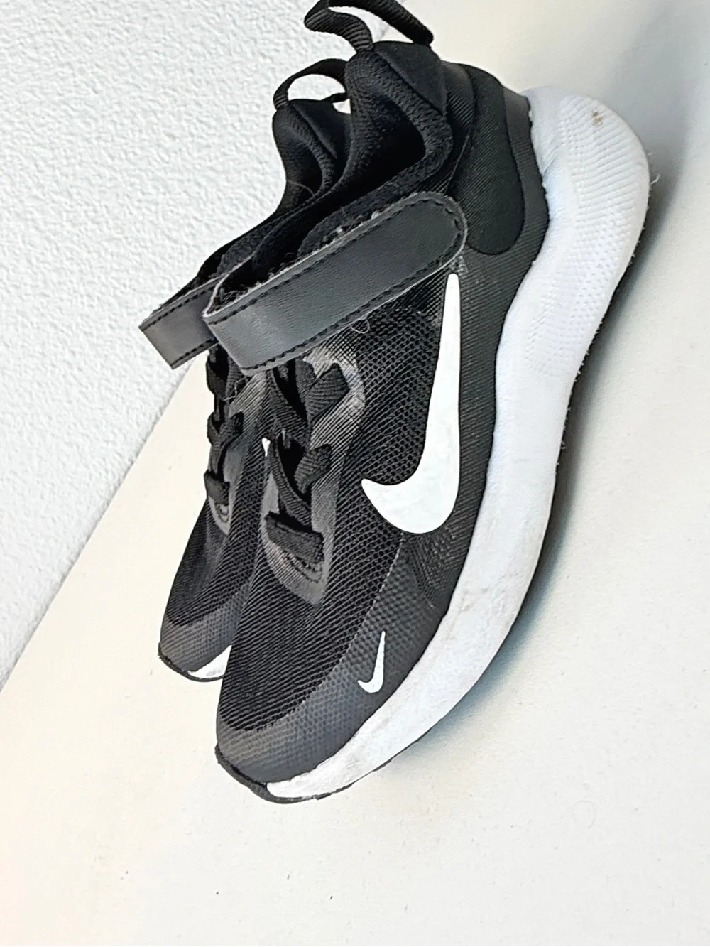 Nike Toddler Running Sneakers Black White Velcro Shoes Size 8C